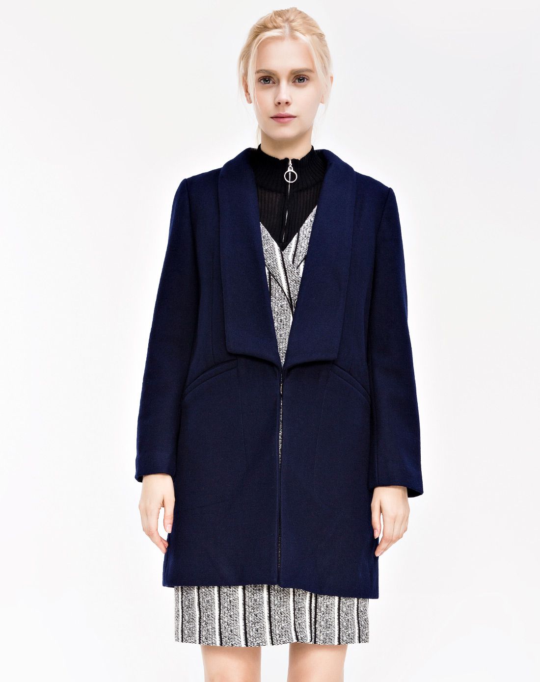 宝石蓝中长款毛呢大衣外套