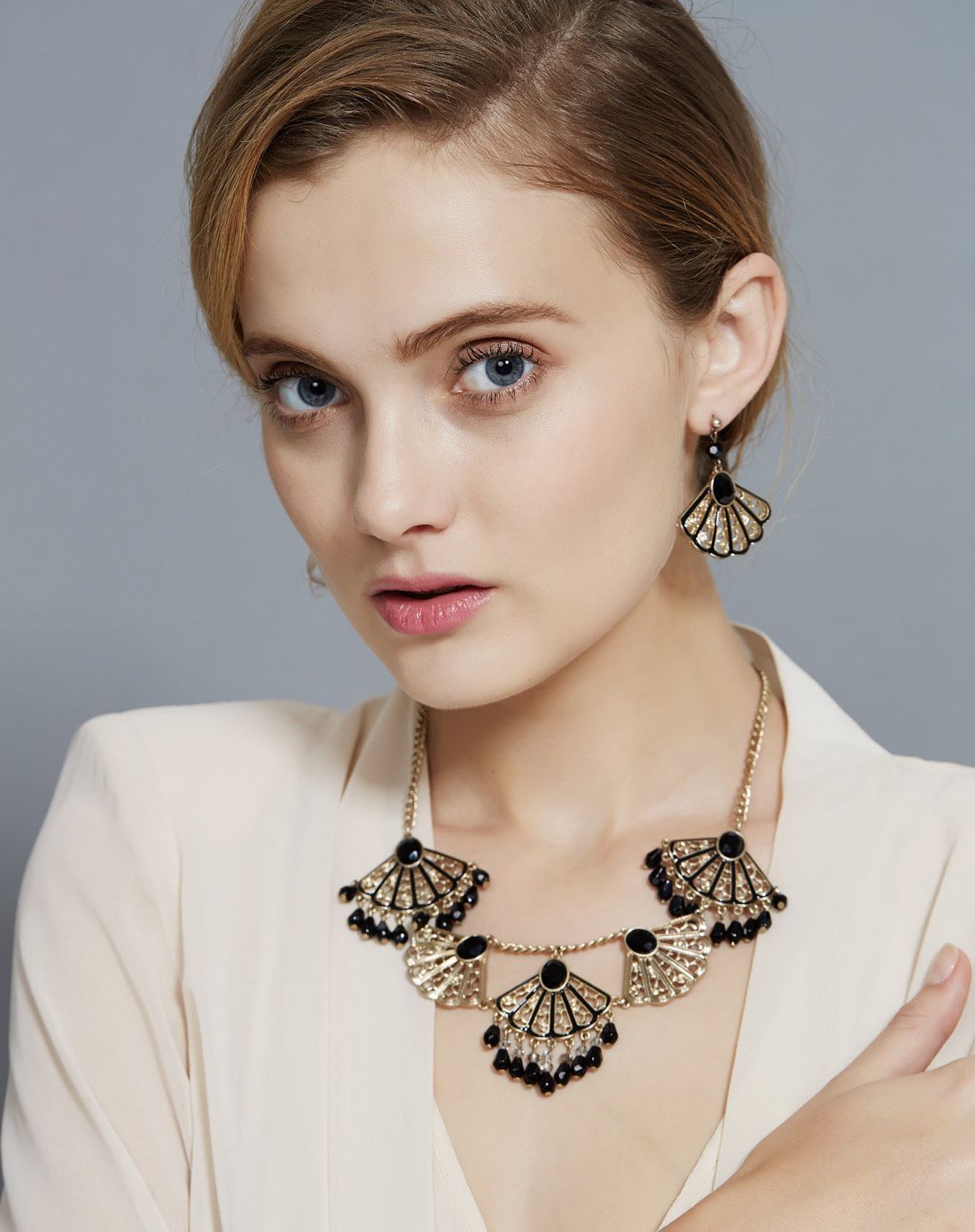 martine wester 16年新款镀复古金哑光黑色珐琅扇形风格项链