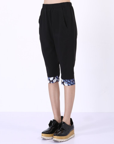 黑色收腿大档花边休闲裤