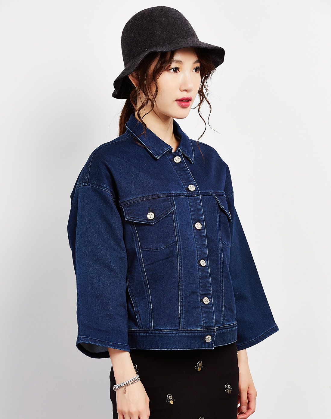 琼斯维格 jonas wagell牛仔女装专场 > 深蓝色针织牛仔外套