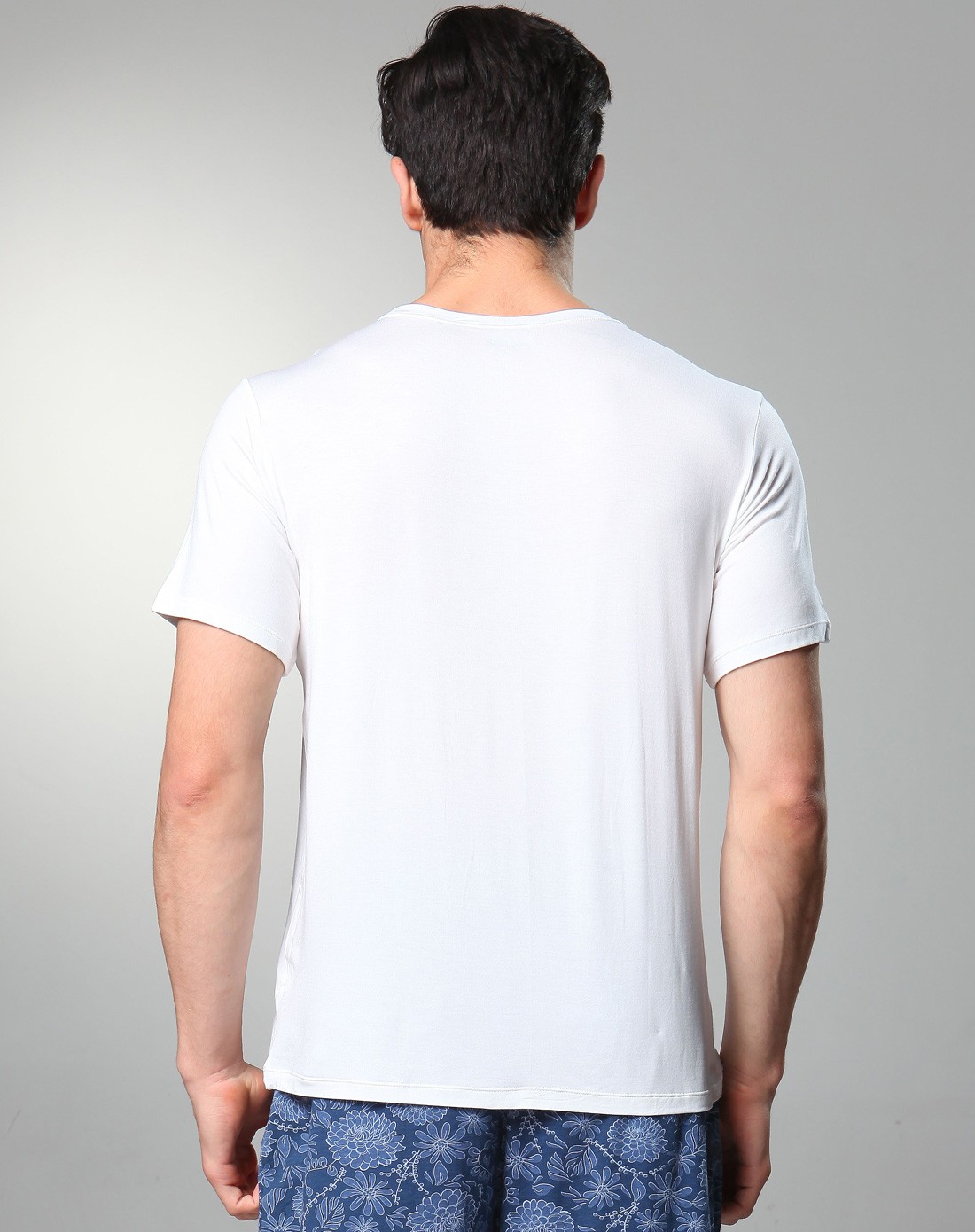 男士漂白色男t恤