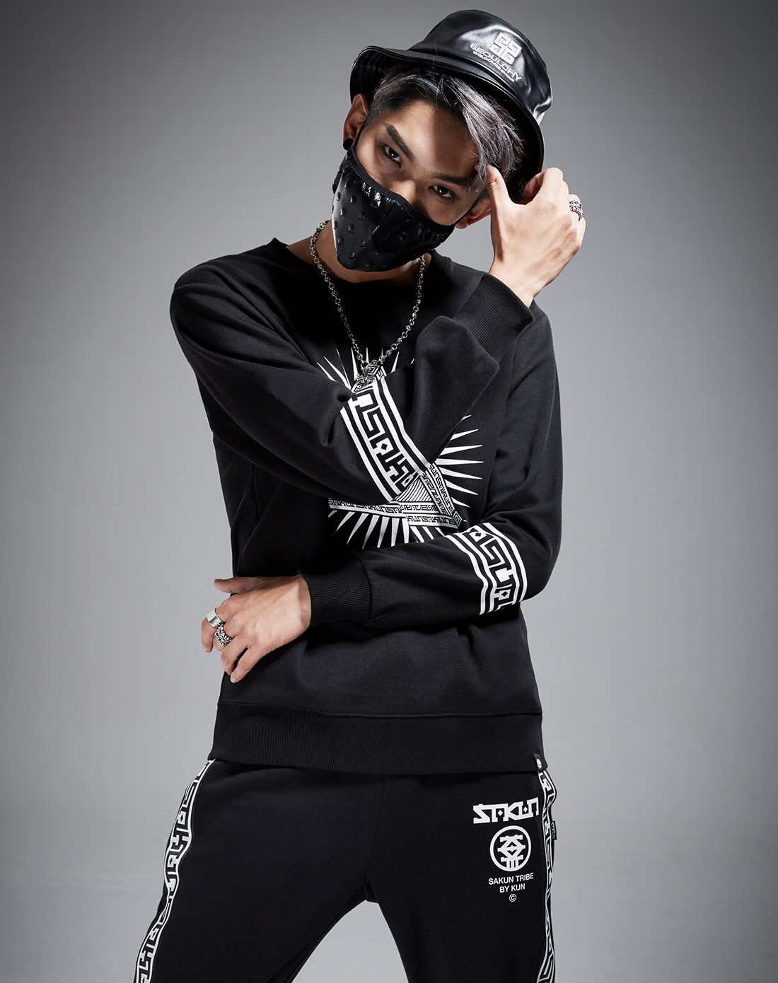 韩国潮牌sakun男女服饰专场韩国潮牌 男款黑色套头卫衣 嘻哈潮品skd