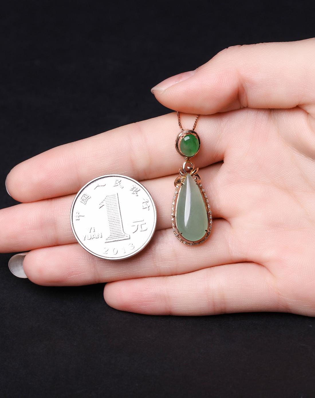 18k金钻石镶天然水滴翡翠吊坠-滴水之恩
