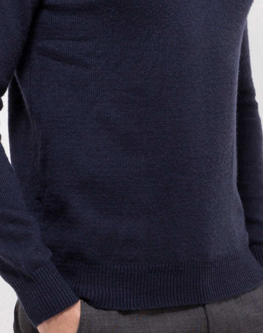 宝石蓝纯色高领保暖针织毛衣