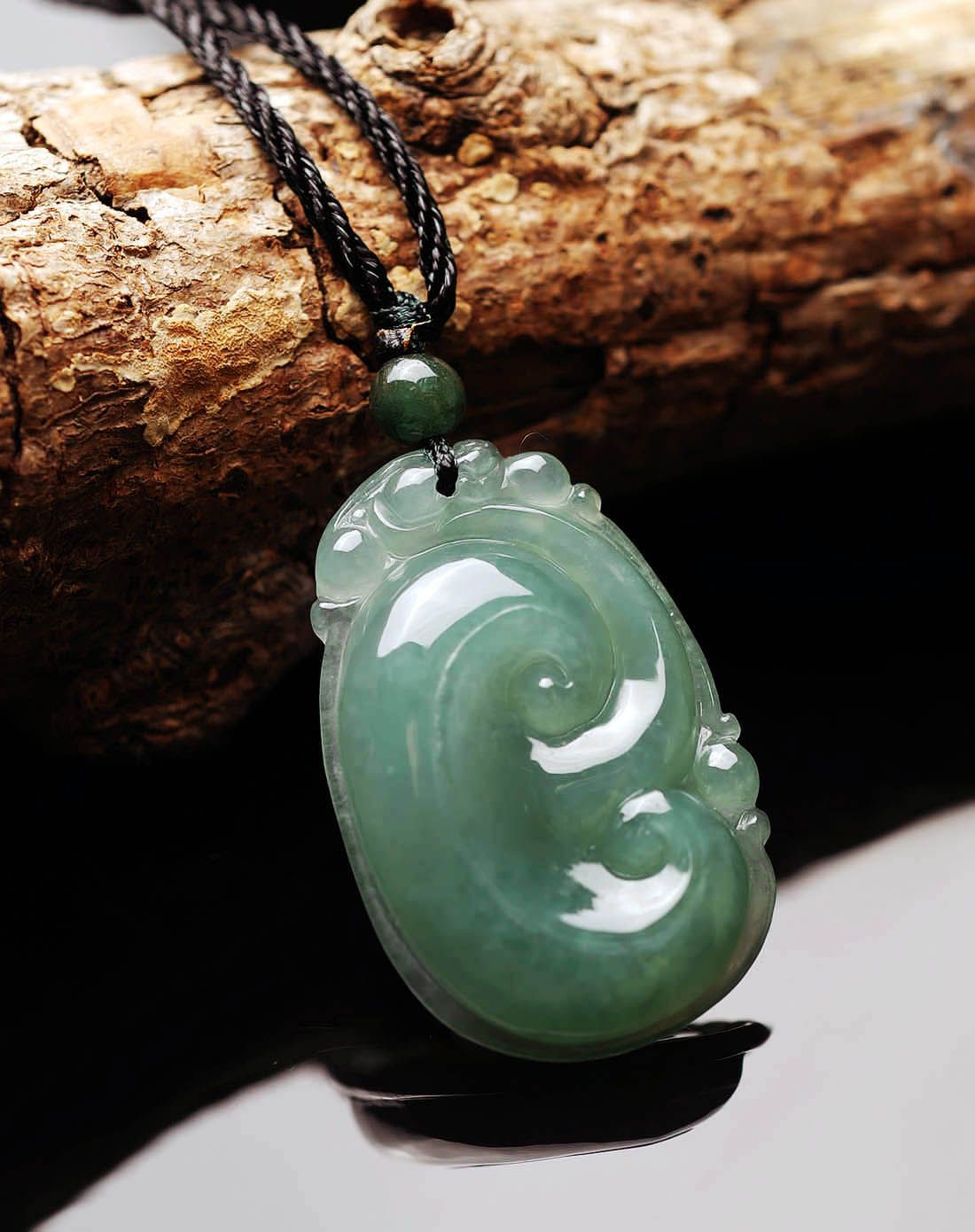 天然a货翡翠釉青祥云瑞彩吊坠(附证书)