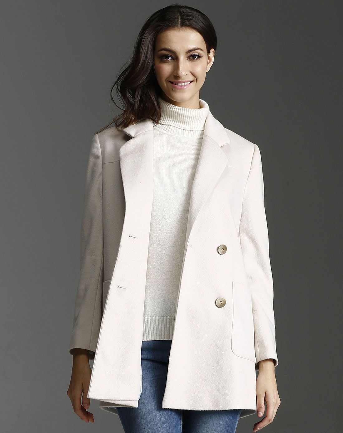 女式米白色羊绒大衣