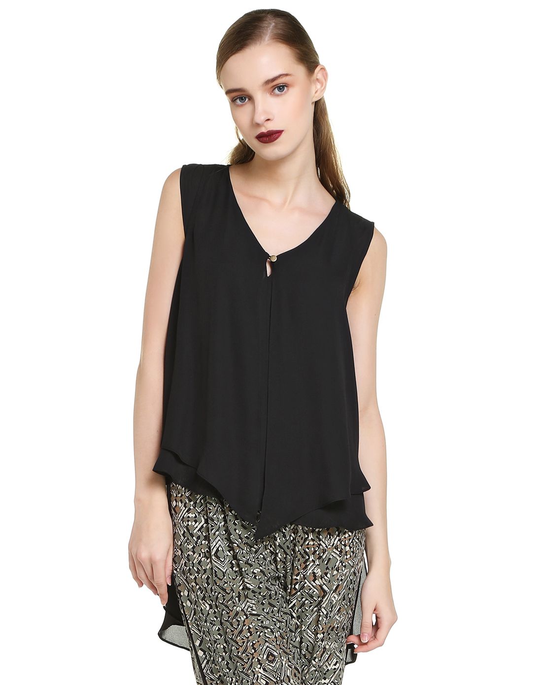 sisley女款黑色清爽不规则裁剪无袖套头衫