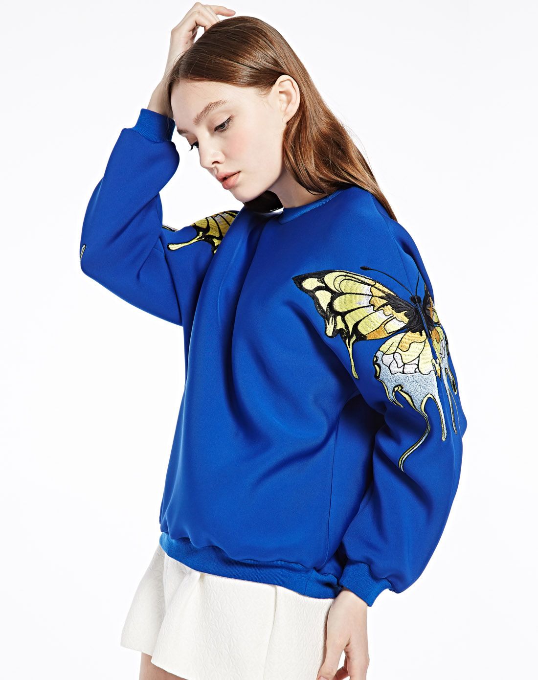 机绣蝴蝶图案圆领宽松太空棉卫衣(收口面料与衣服相同)