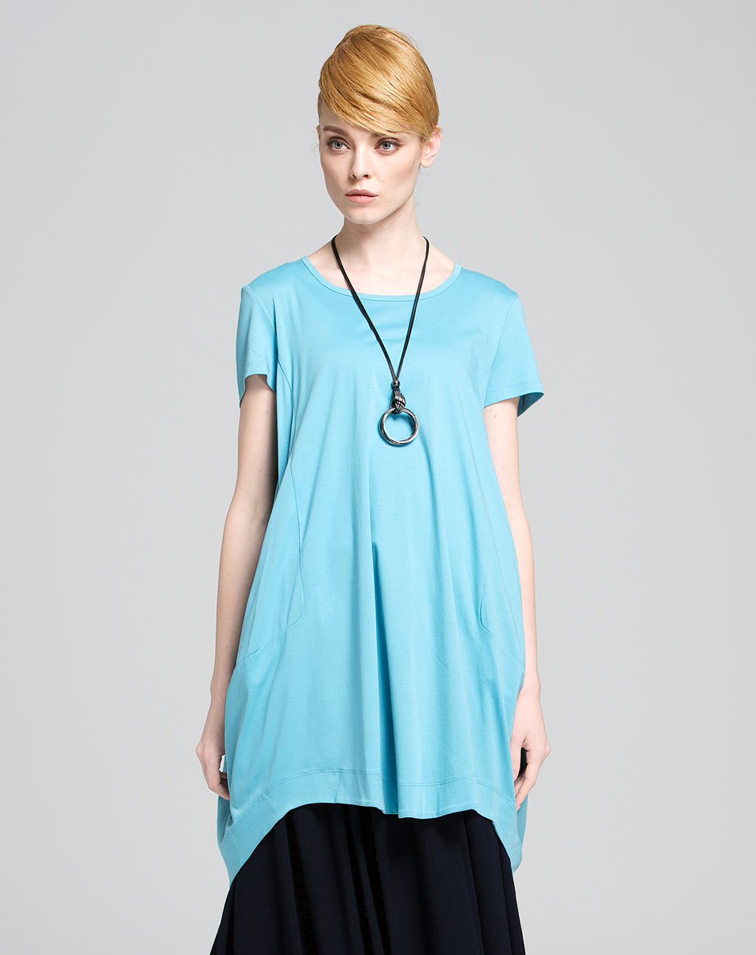 o型中长针织连衣裙