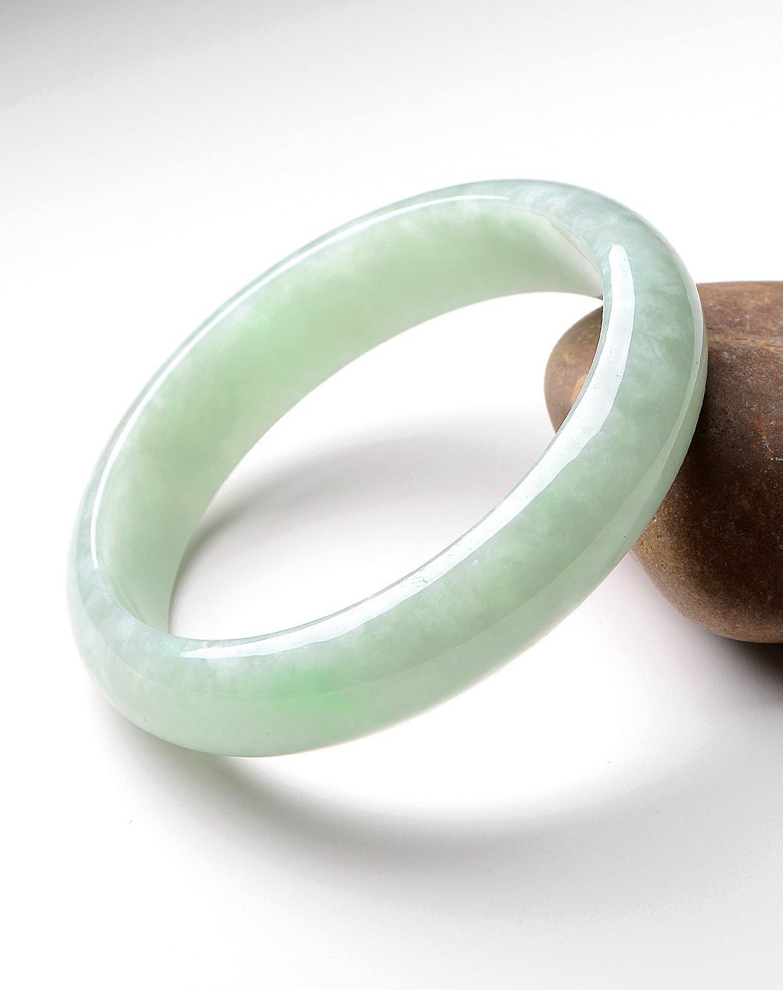 aznavour 58mm天然a货冰糯种浅绿圆润翡翠手镯(附证书)