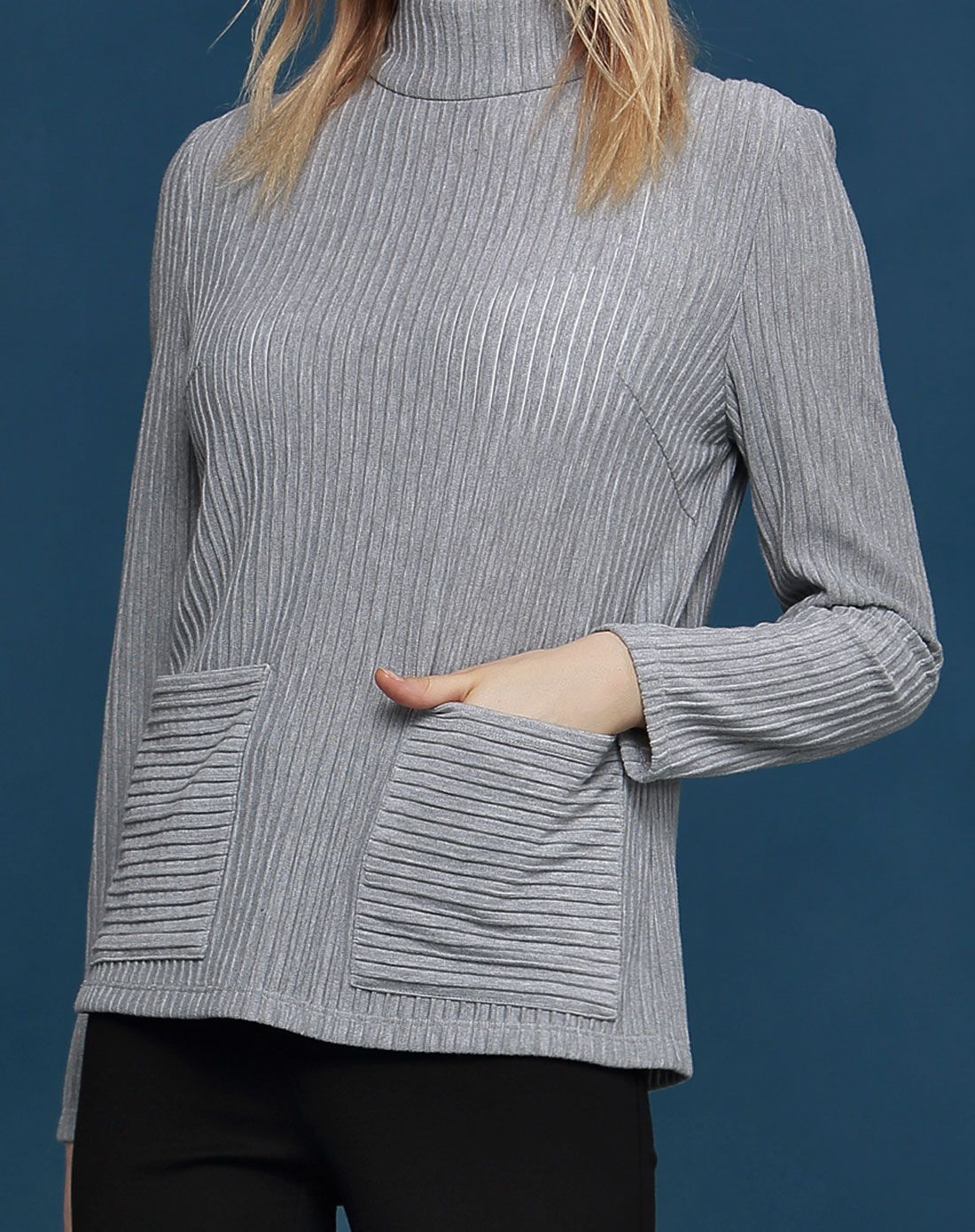 纬漫纪灰色时尚简约长袖针织衫