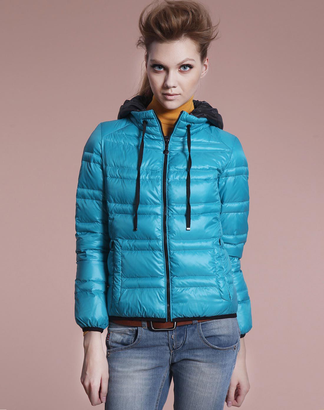 女休闲时尚浅翠绿轻薄短款羽绒服