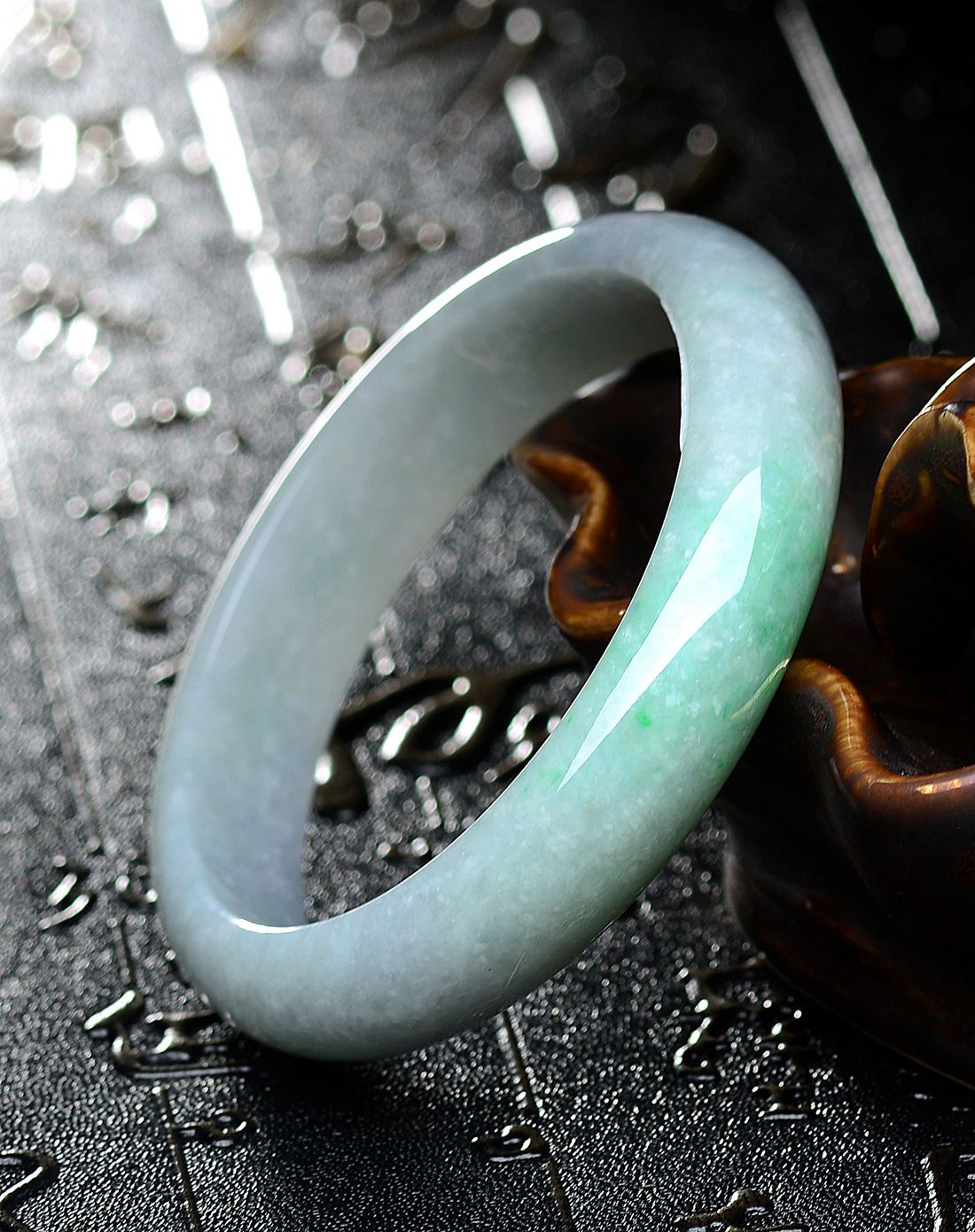 56mm天然a货糯种豆青飘绿典雅翡翠手镯