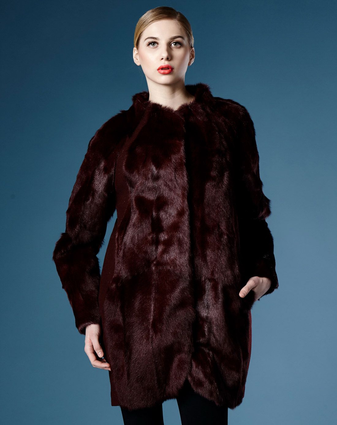 女款酒红色立领拼接中长款海狸毛皮草外套