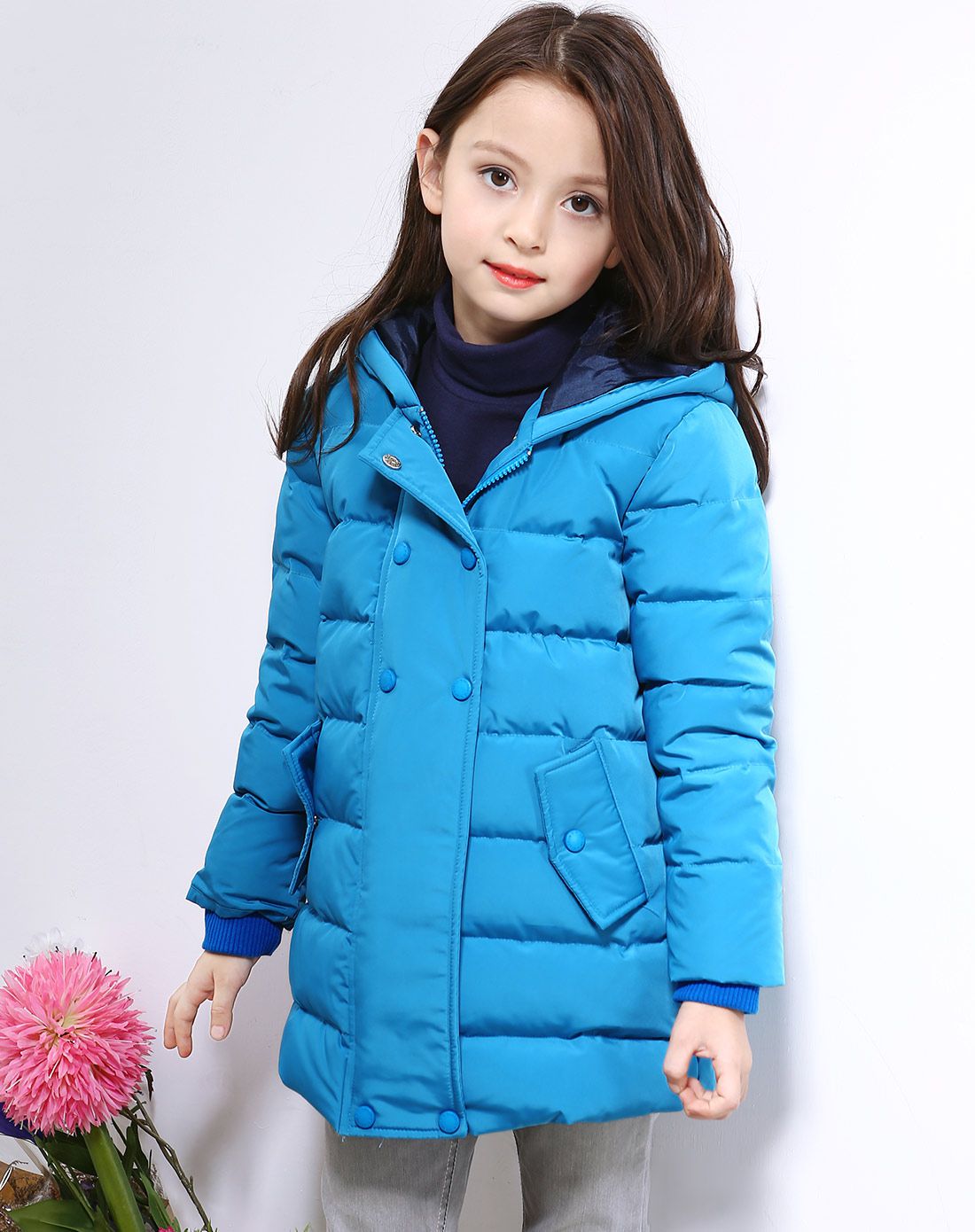 女童蓝色羽绒服