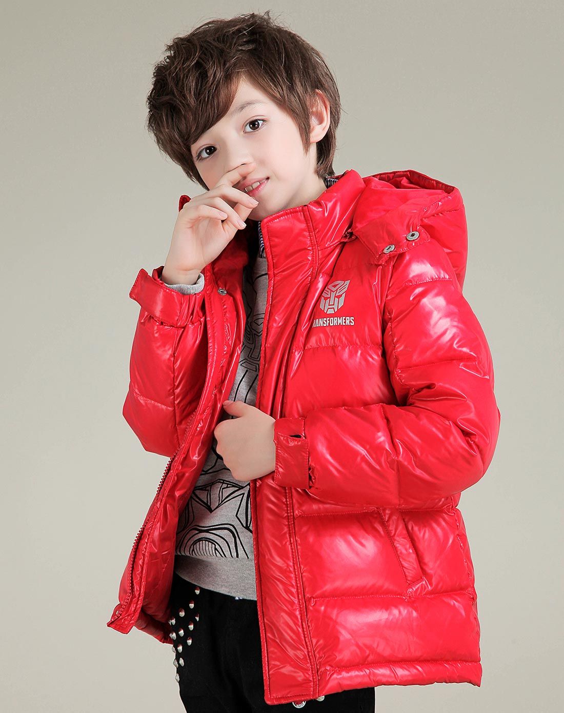 男童大红色羽绒服