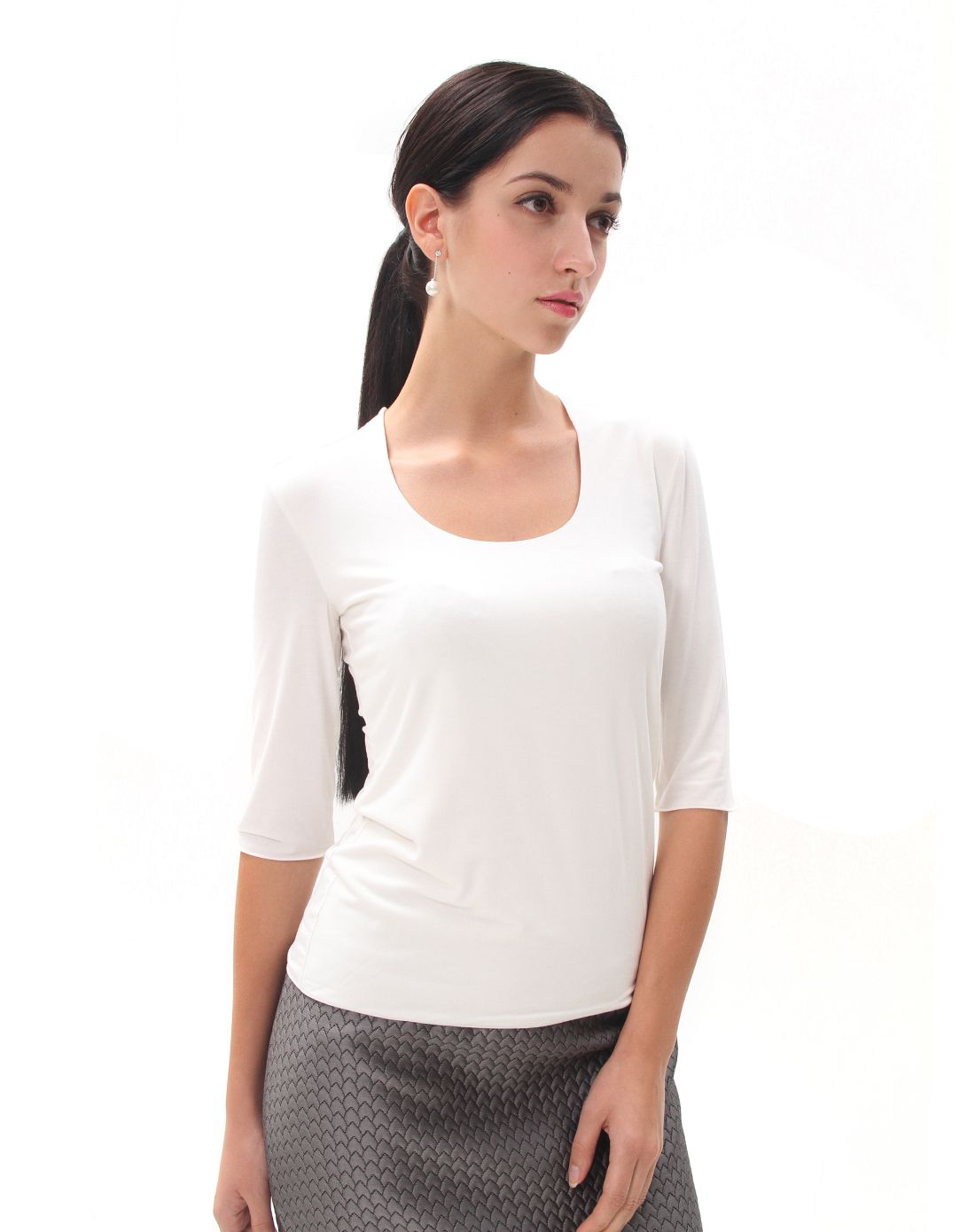 armani collezioni象牙色女性t恤衫