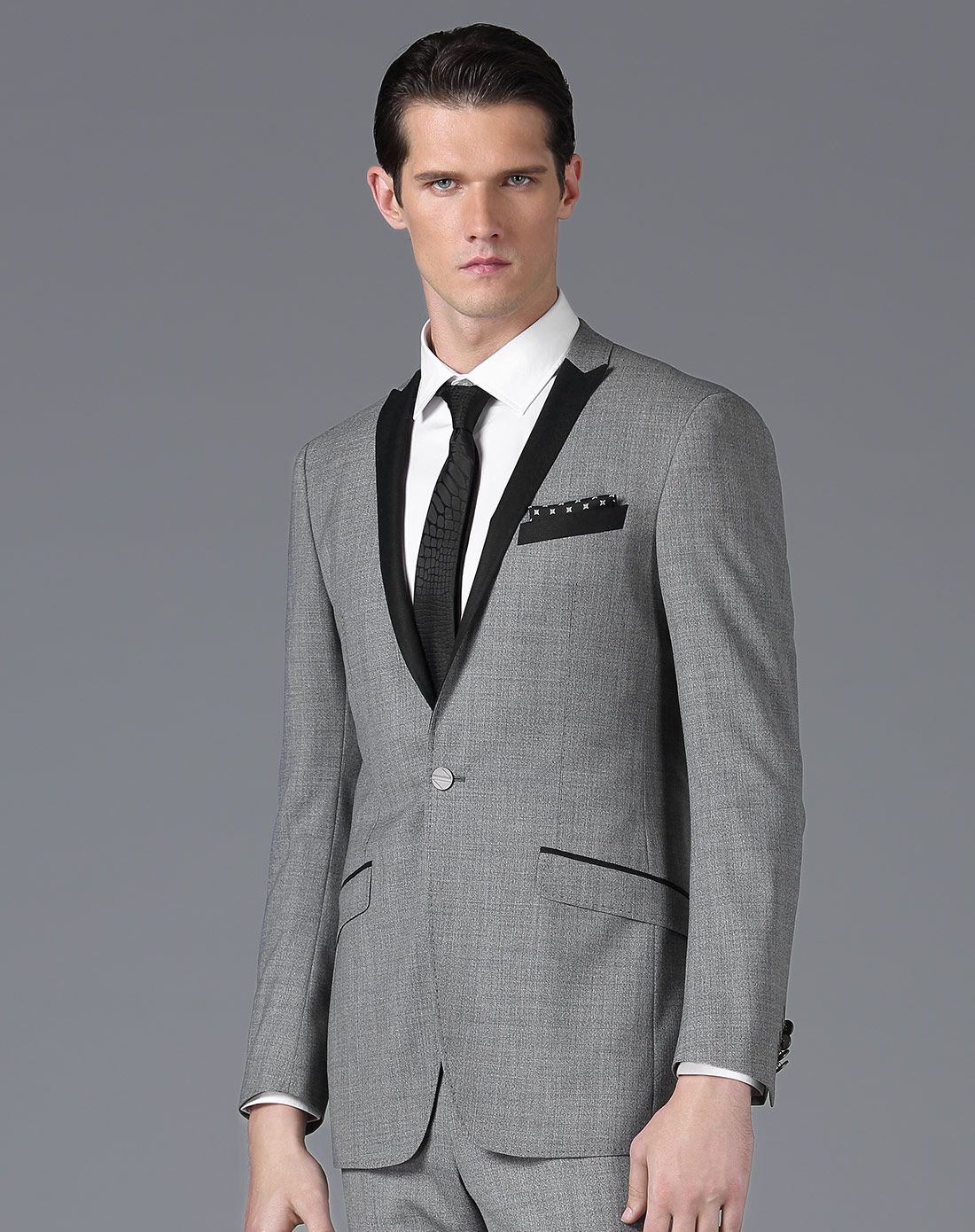 红标修身版型灰色戗驳头西服上装