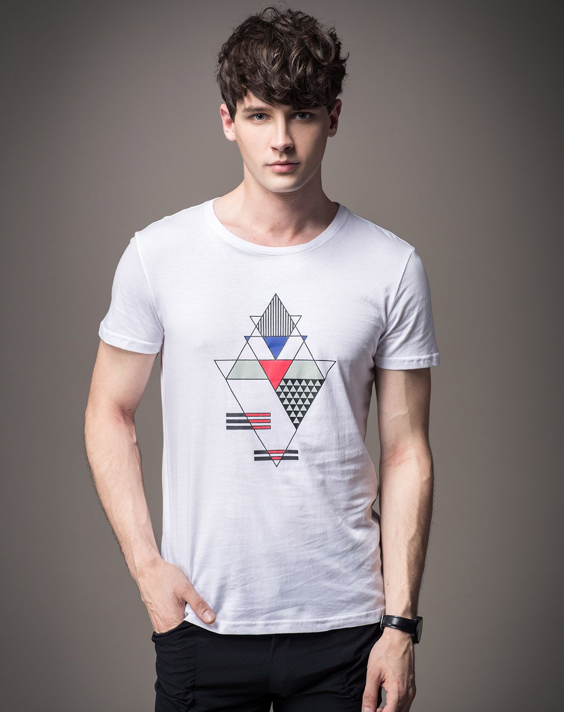 白色个性图形设计短袖t恤