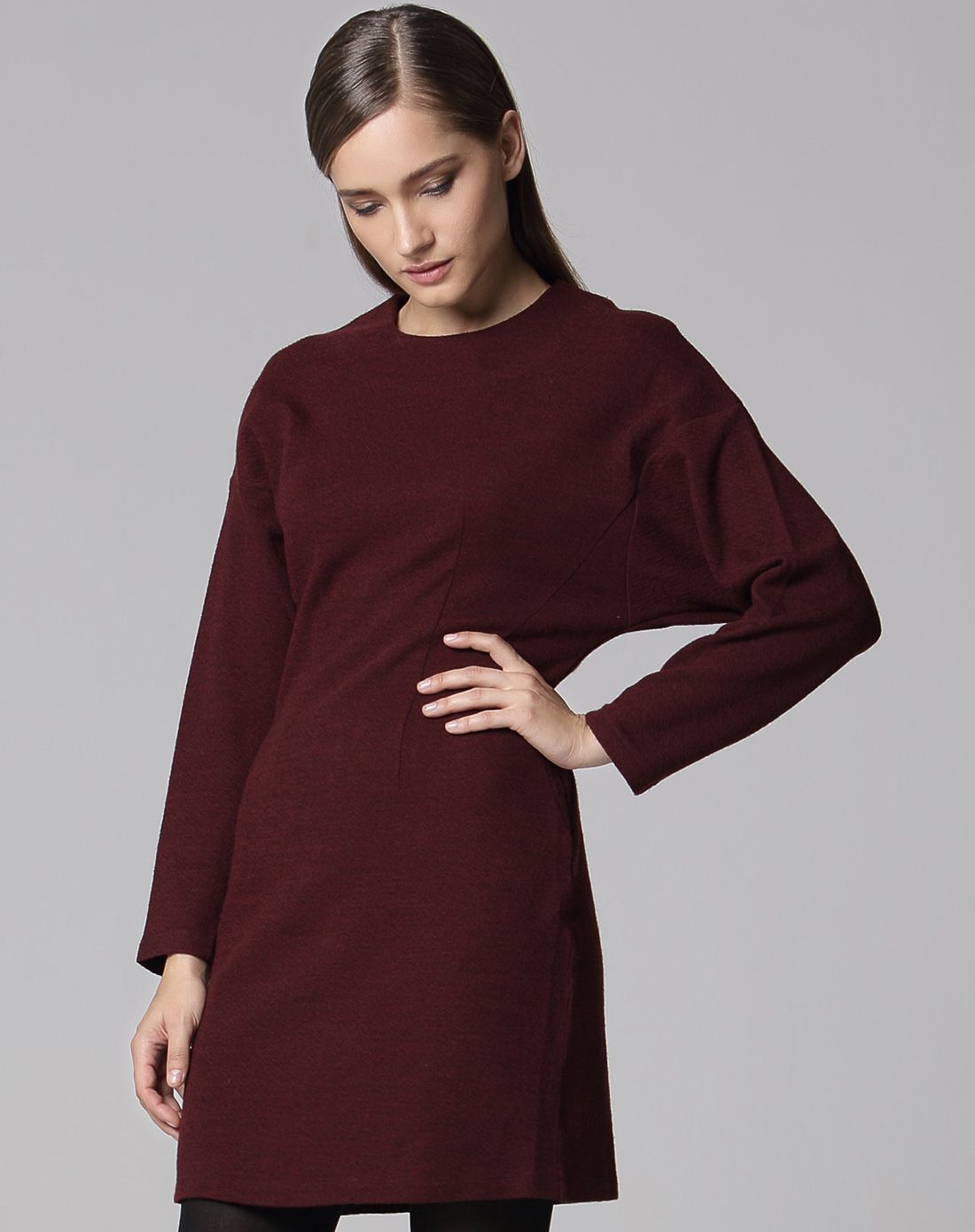 暗紫红色休闲简洁长袖连衣裙