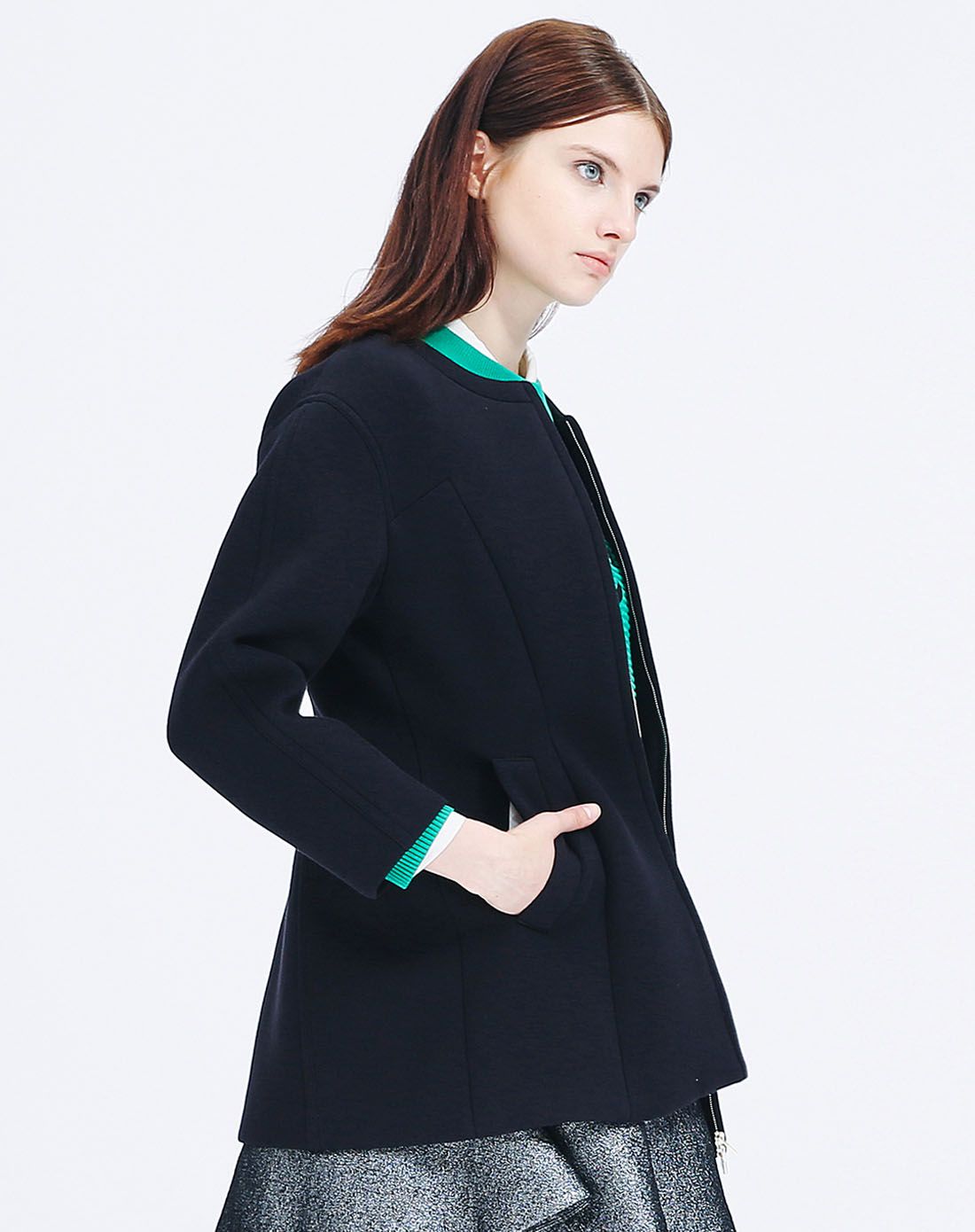 黑色收腰拉链圆领风衣