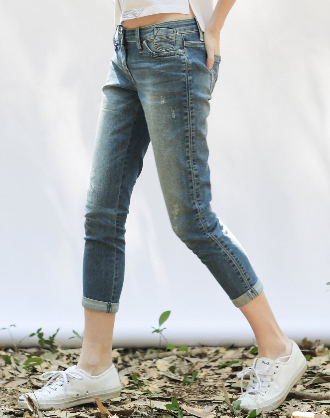 [精玉透凉]女款蓝色修身经典中腰牛仔八分裤