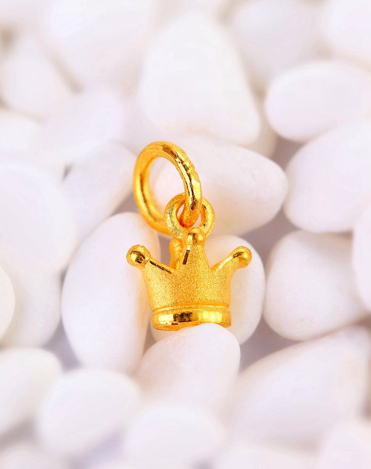 曼卡龙 足金小皇冠吊坠(计价)约0.85g