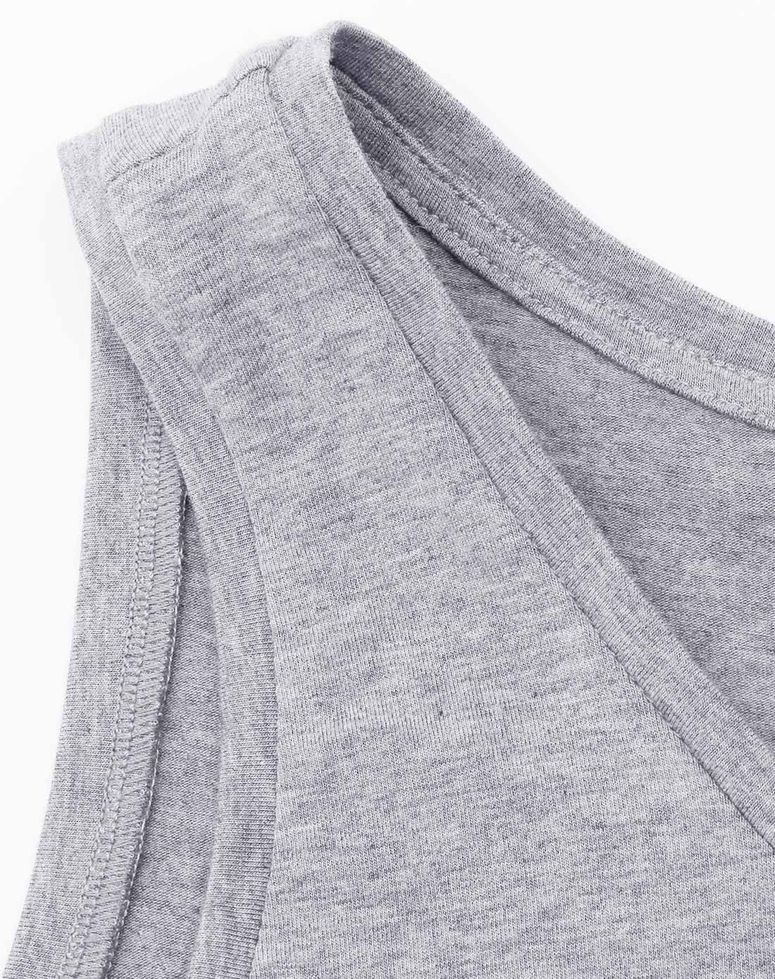 灰色舒适简约背心