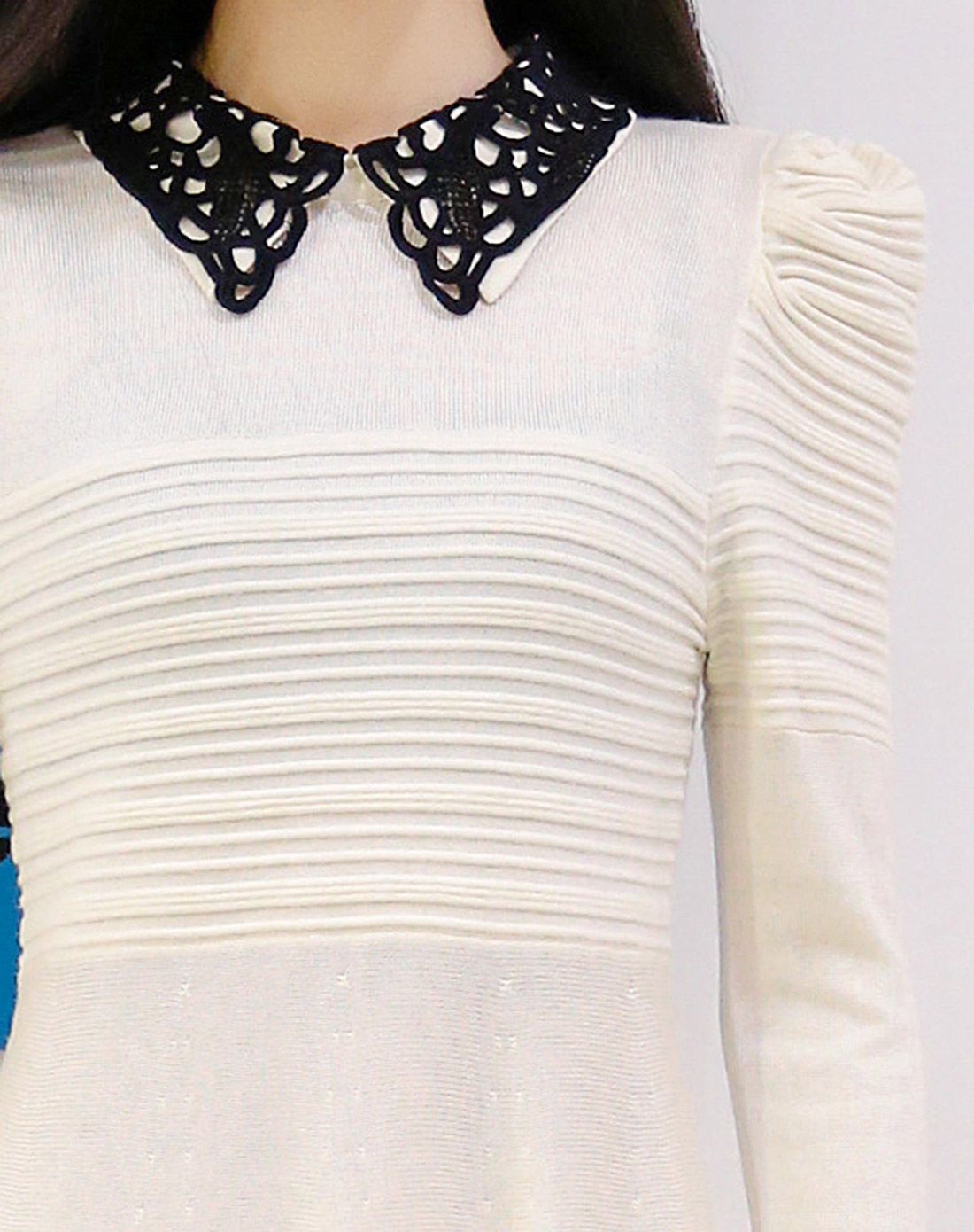 月牙白长袖针织连衣裙