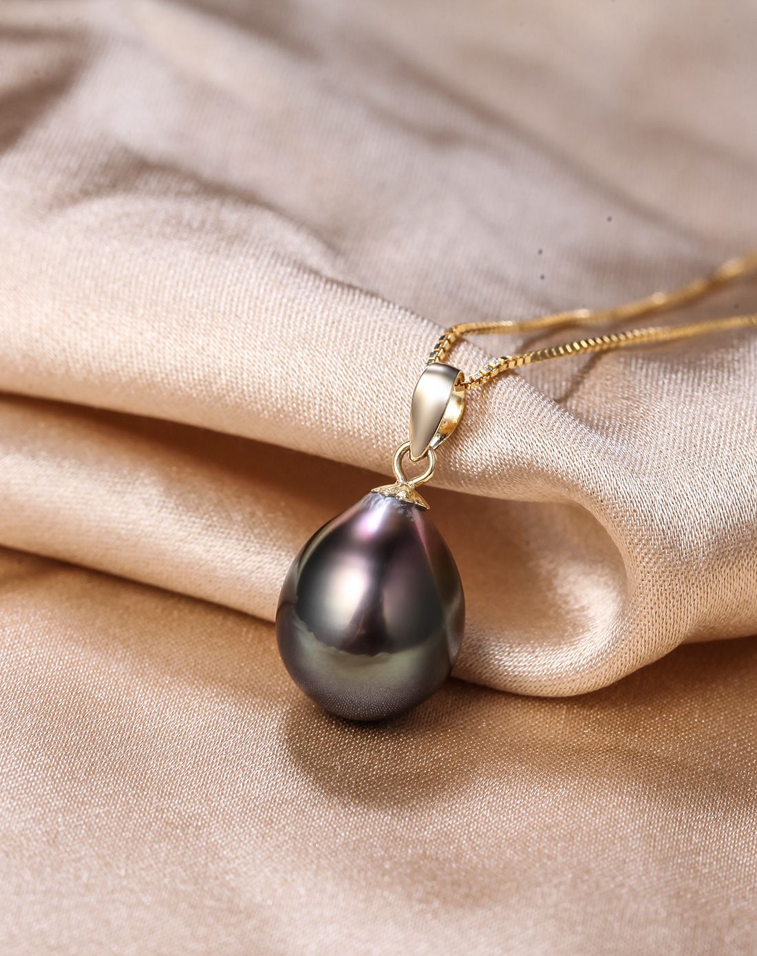 仙蒂瑞拉 【天然之美】异形10-11mm大溪地黑珍珠18k金吊坠(附证书)
