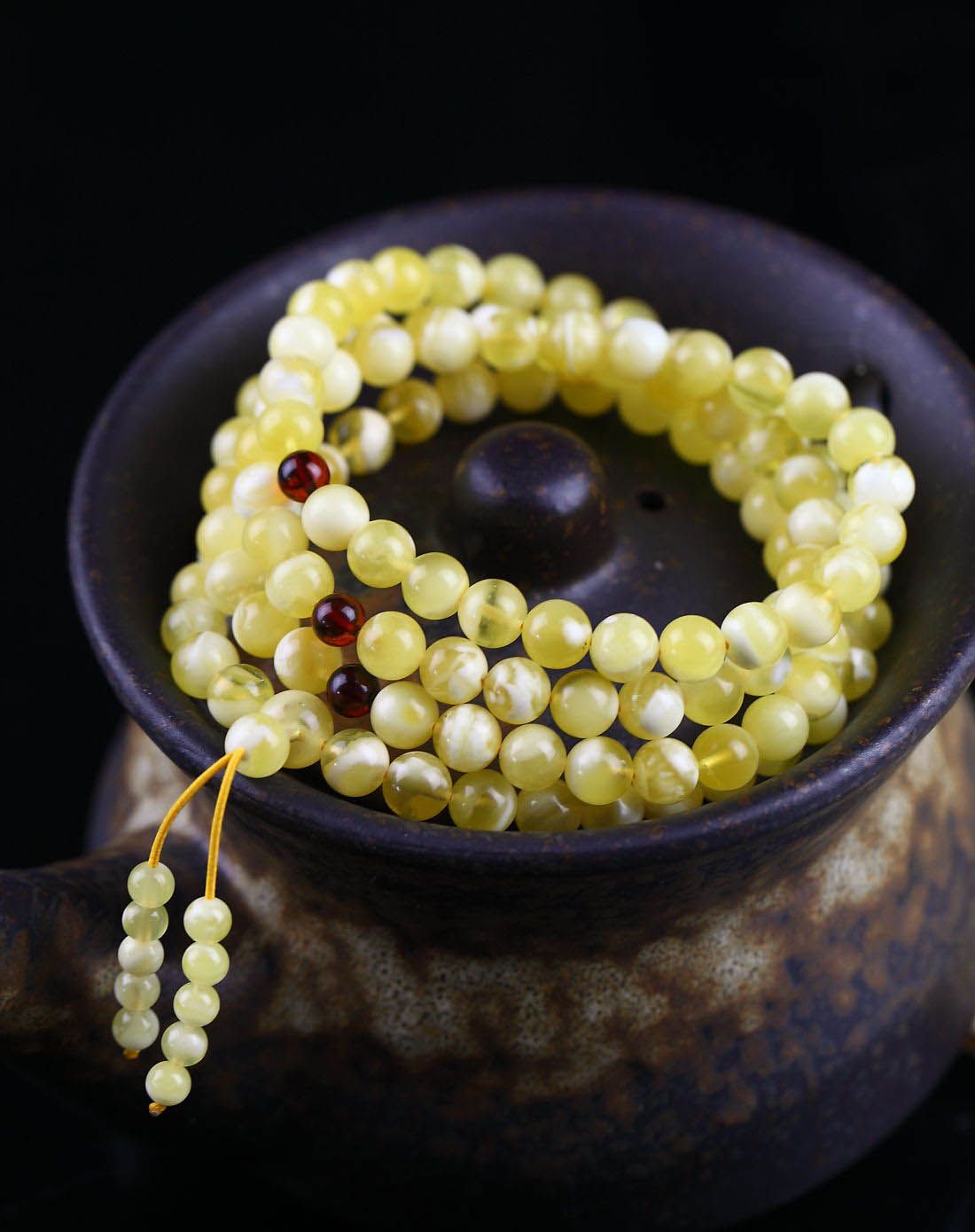 天然琥珀金包蜜108珠手串