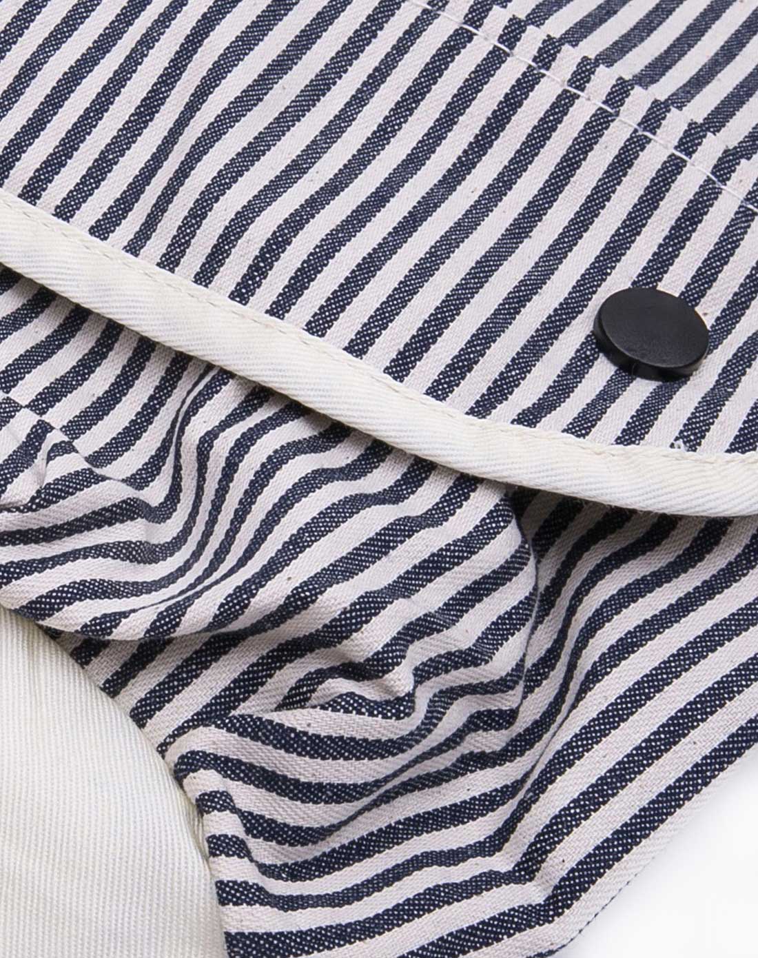 蓝白竖条纹休闲包