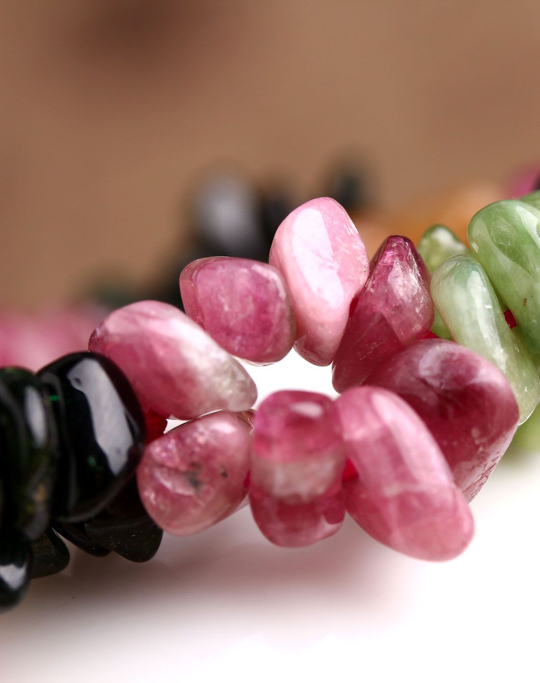 > 天然碧玺碎石双股手链附证书