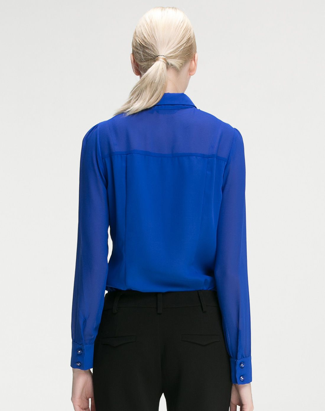 钻蓝色翻领纯色衬衫