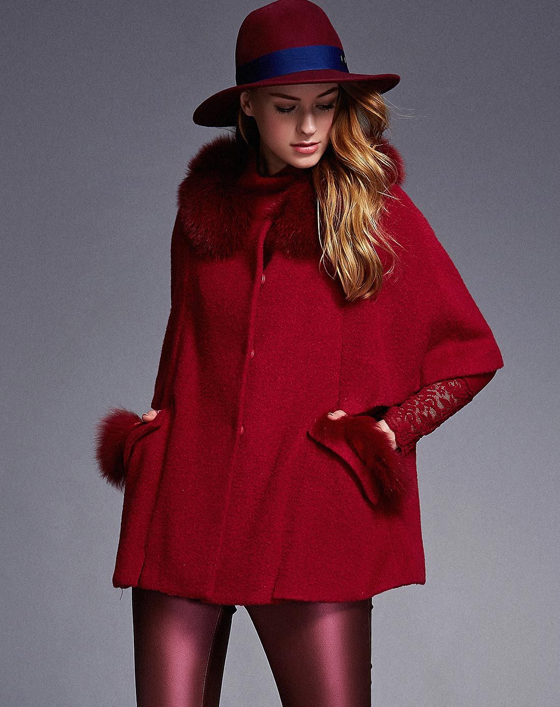 枣红色欧美斗篷袖狐狸毛羊绒大衣