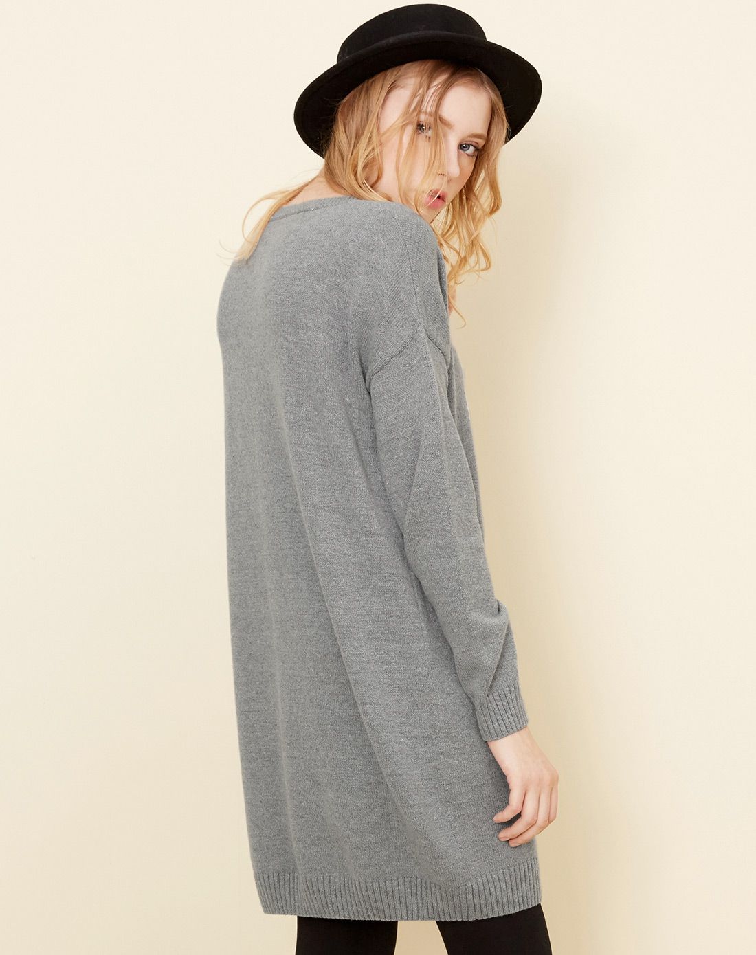 淡雅灰套头毛衣