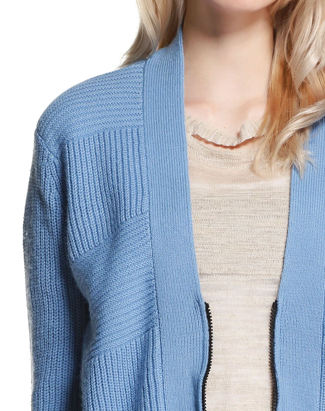 浅蓝色时尚开襟长袖针织衫