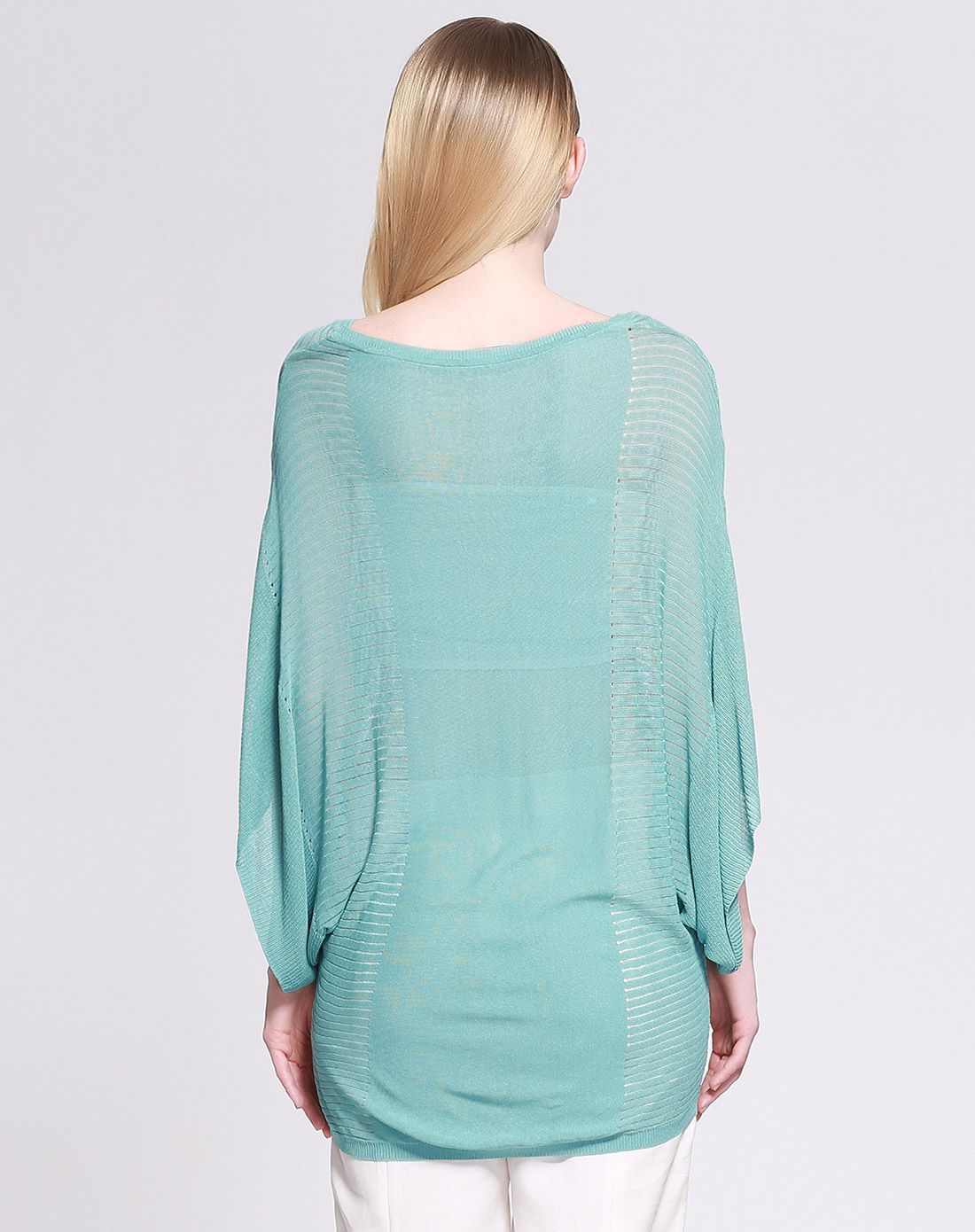 浅豆绿色潮流休闲针织上衣