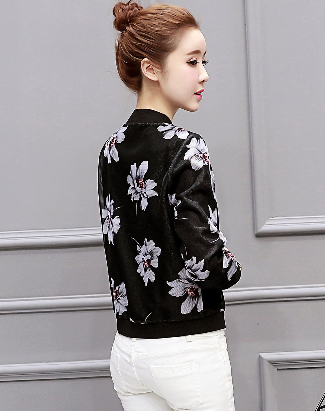 黑底白花短款棒球服外套