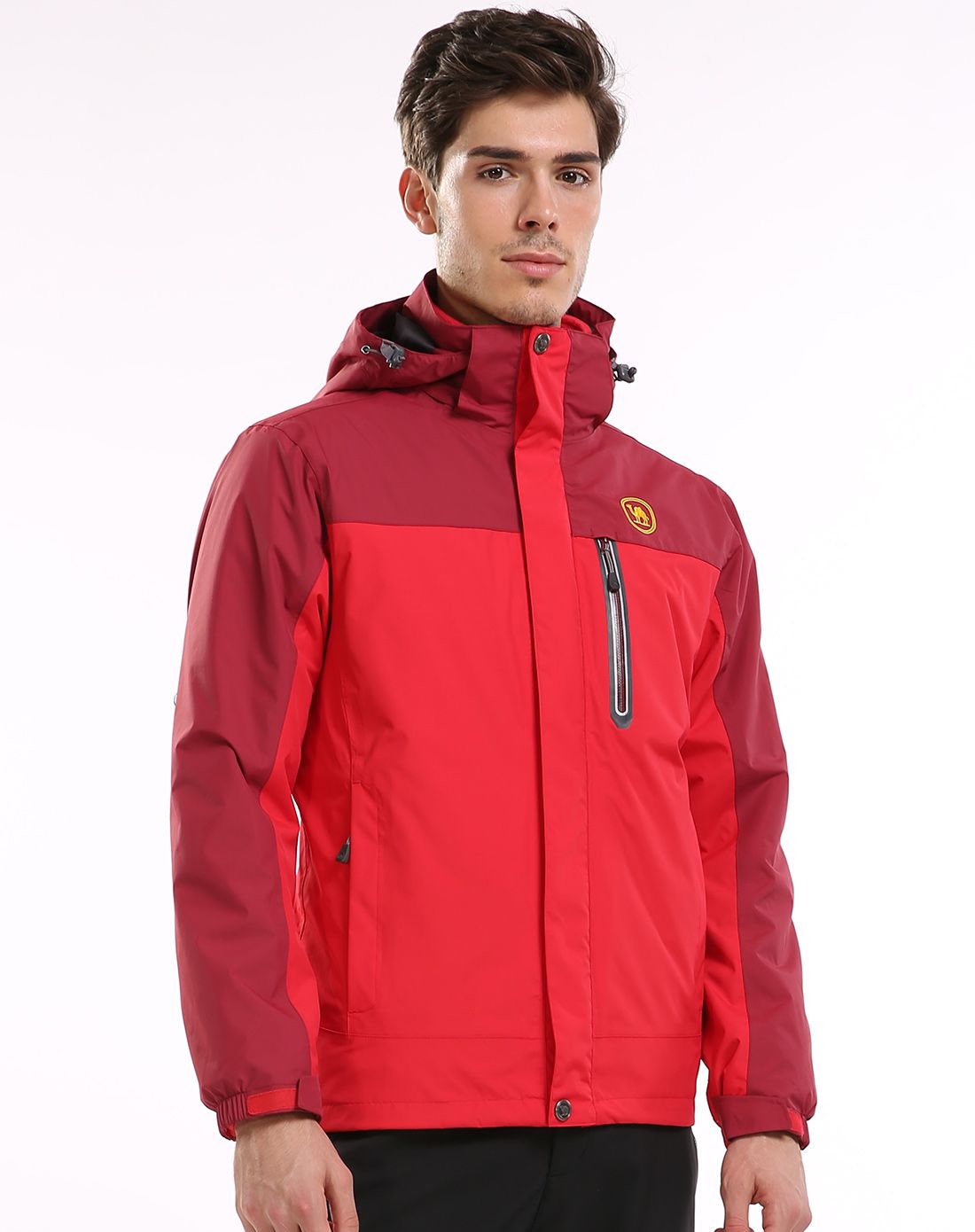 骆驼牌户外男士鞋服专场男款中国红/暗红户外保暖三合一冲锋衣10p5w6