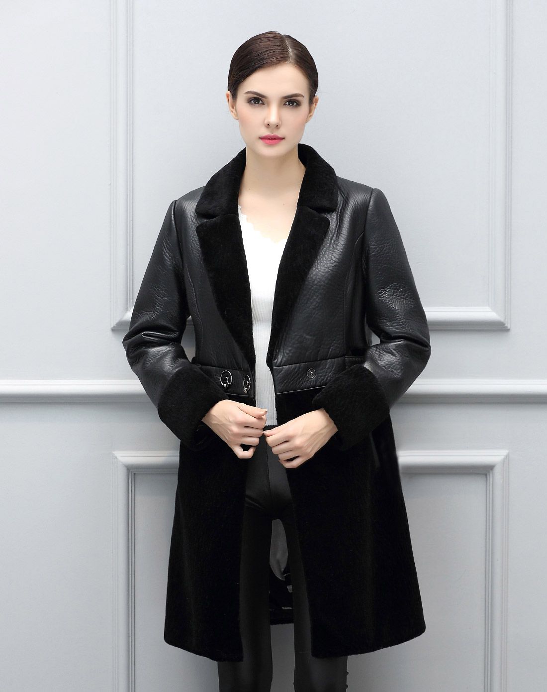 女士黑色羊毛翻领中长羊皮外套