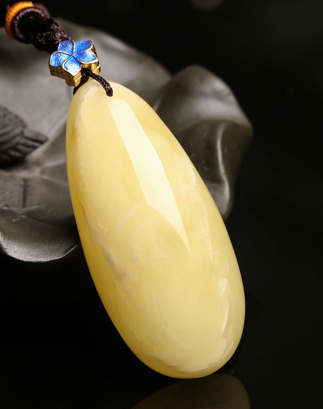 温莎 实蜜白花琥珀蜜蜡随形吊坠净重7.85g附证书