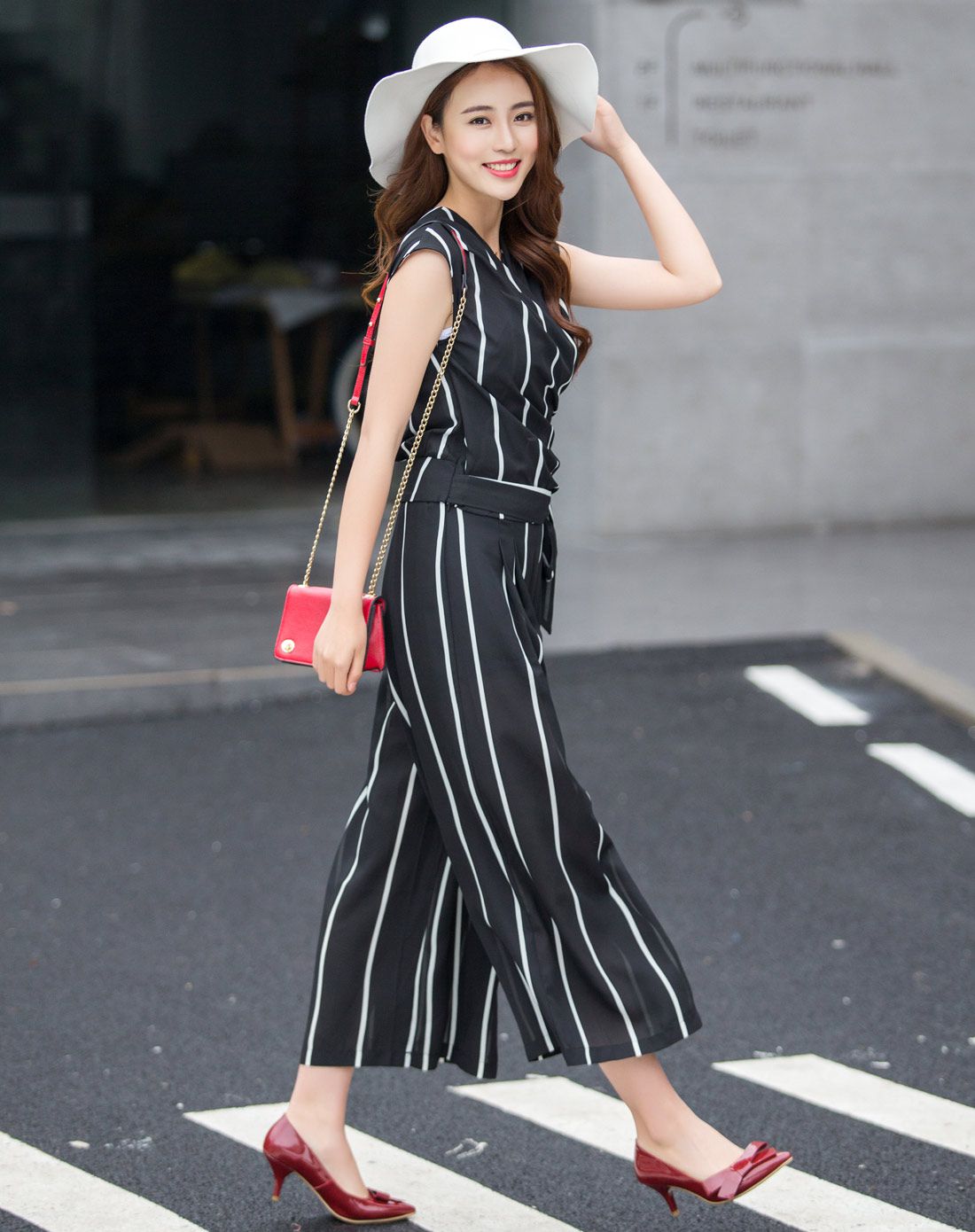 女款黑白色调v领短袖宽松连体裤裙