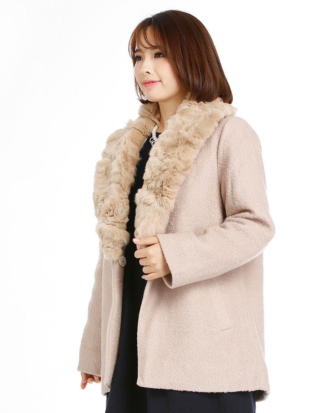 粉米色毛领高贵淑女长袖大衣