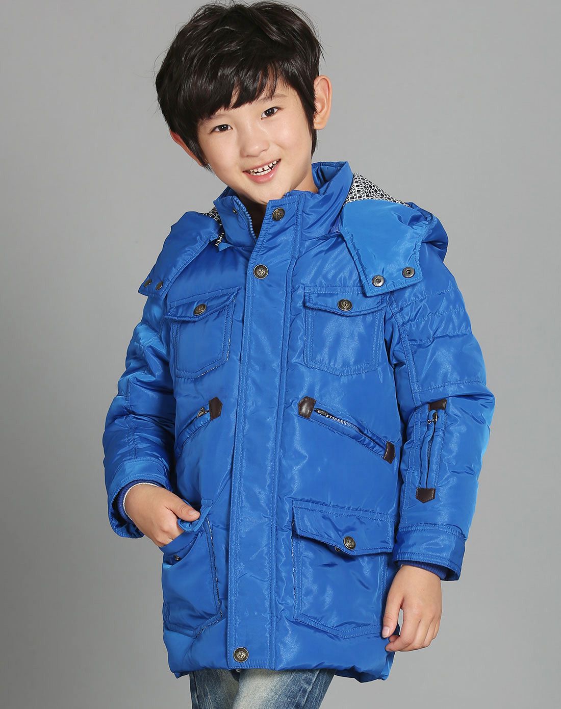 男童宝蓝羽绒服