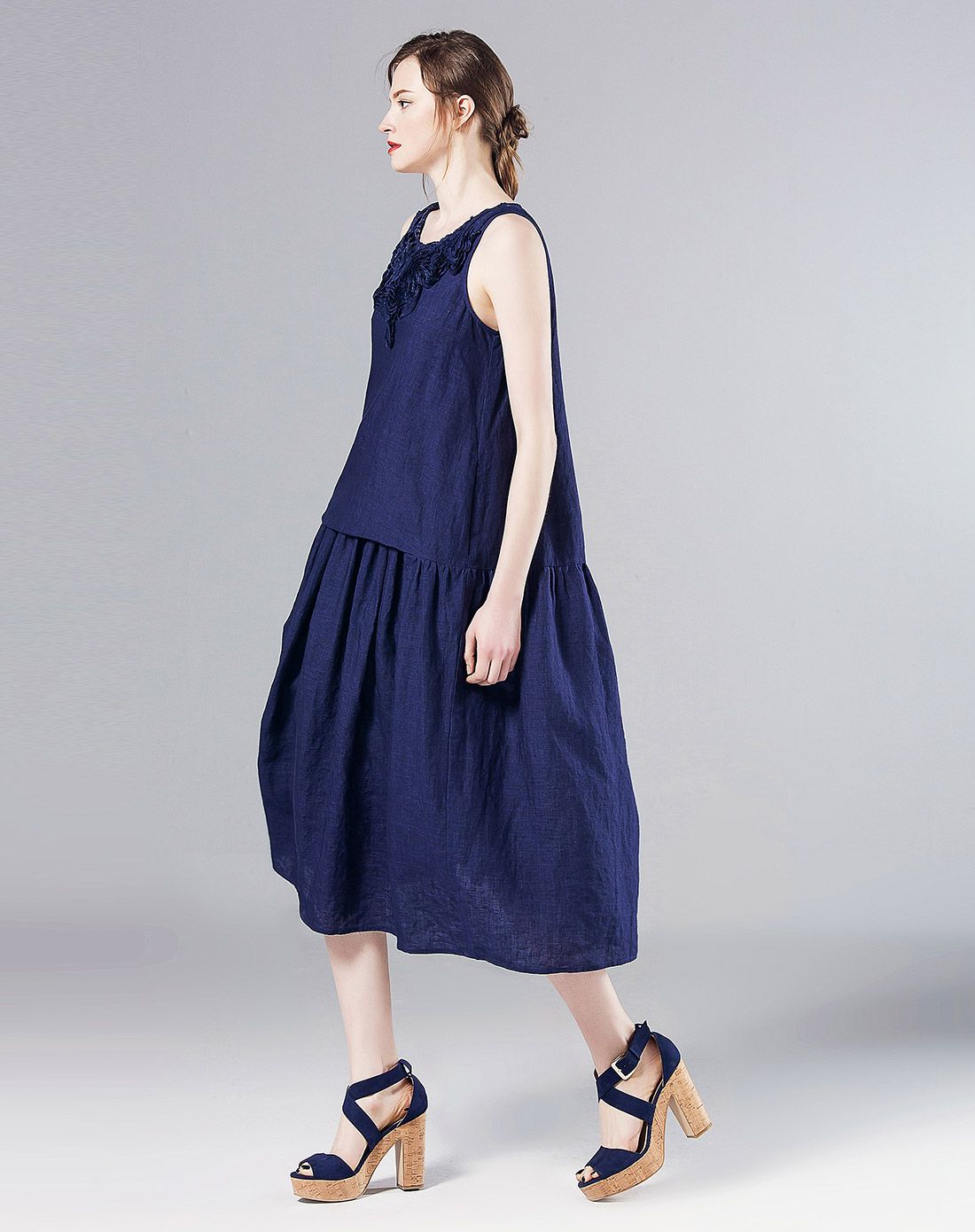 蓝色复古优雅亚麻连衣裙