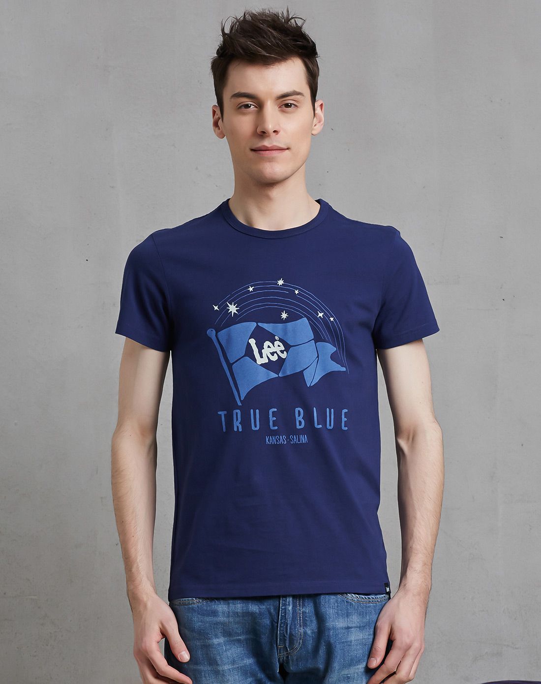 深蓝色时尚圆领短袖t恤