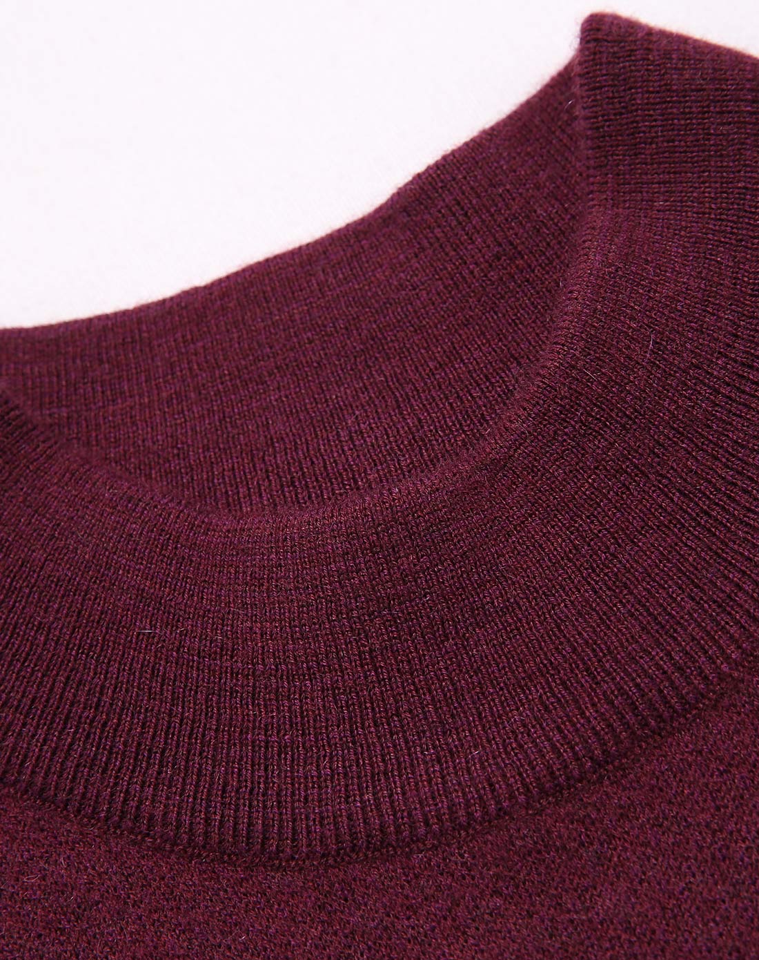 男士绛红半高领精纺羊绒男衫