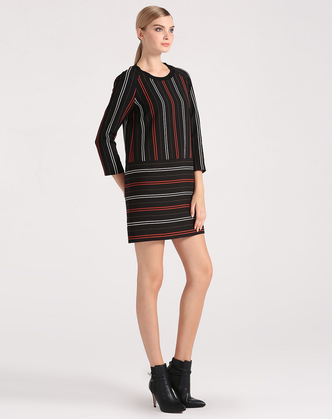 黑橘色条纹拼接插肩袖连衣裙