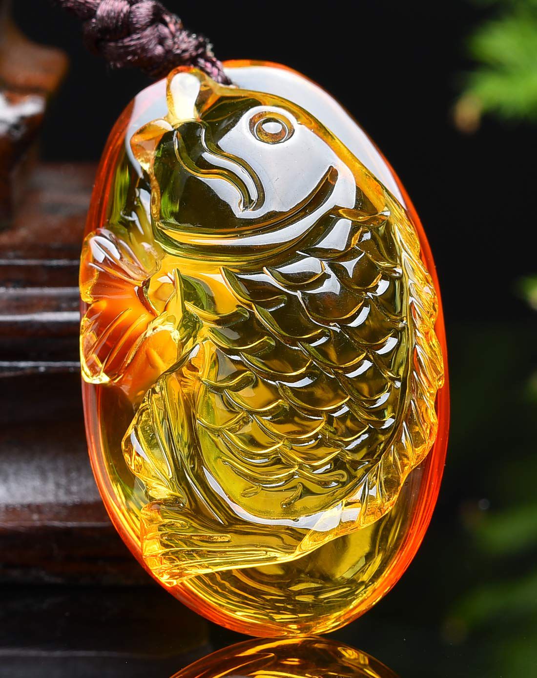 亿珍阁玉石专场亿珍阁 天然金珀通透俏色鲤鱼琥珀吊坠4.